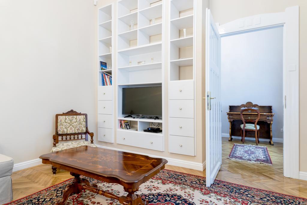 Appartamento Luxury & Antique Charm Budapest Esterno foto