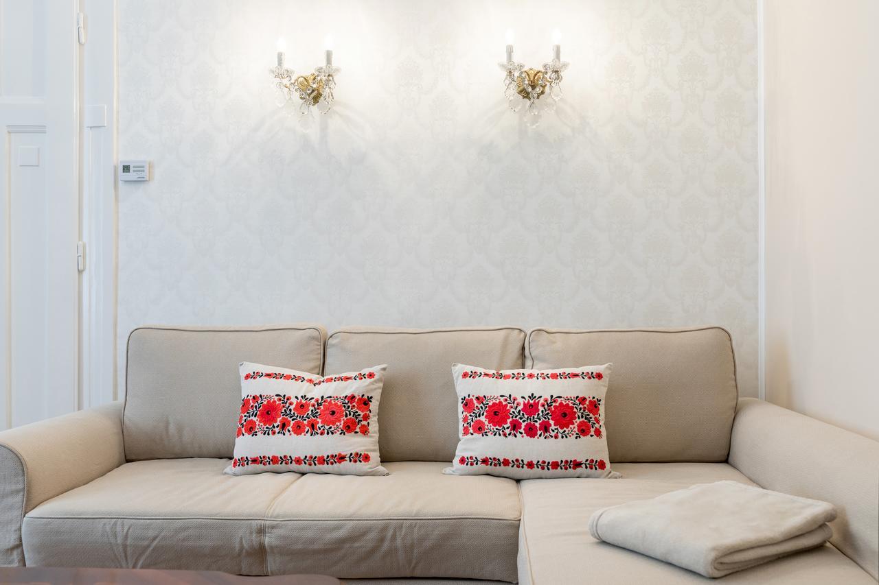 Appartamento Luxury & Antique Charm Budapest Esterno foto