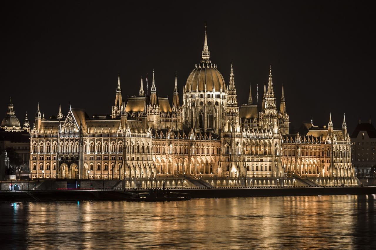 Appartamento Luxury & Antique Charm Budapest Esterno foto