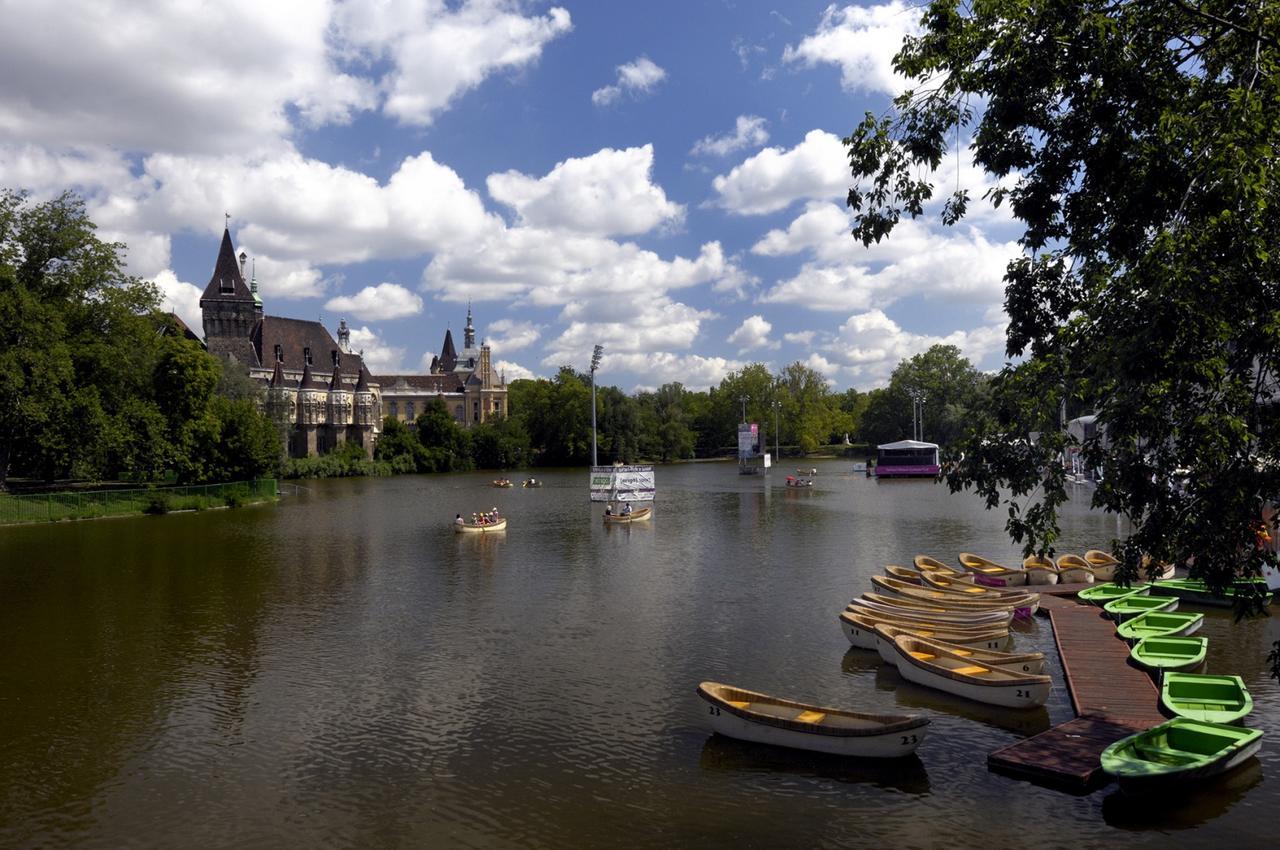 Appartamento Luxury & Antique Charm Budapest Esterno foto